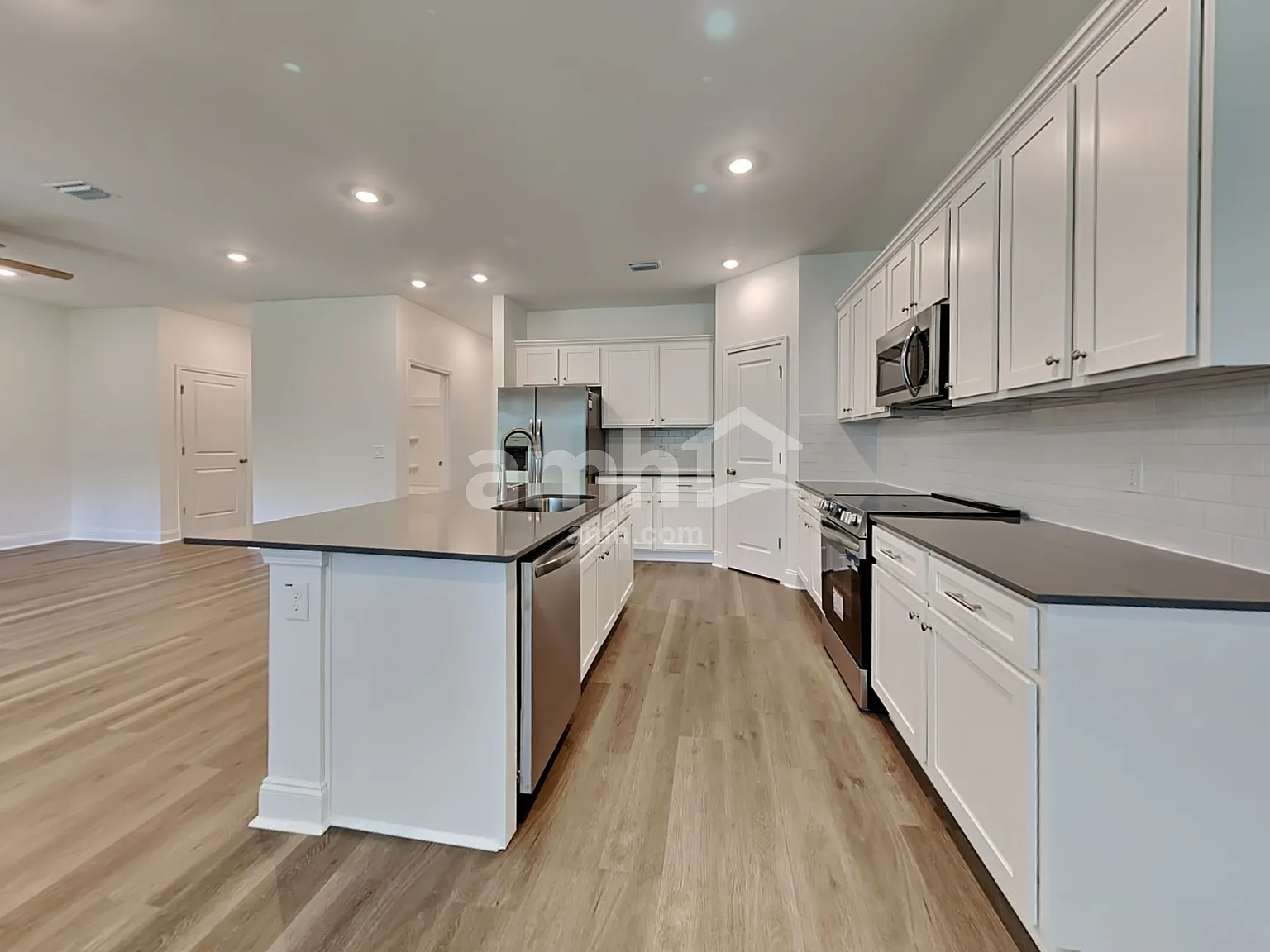 5 bed, 3.0 bath, 2377 sqft, $2,775 — Photo 3