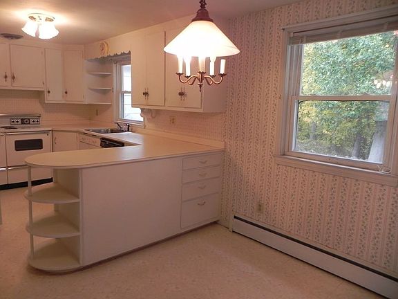4th image of 57 Norma Ave