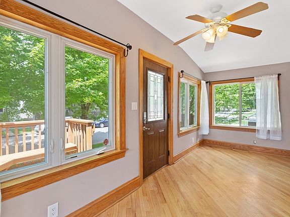 3rd image of 4849 N Moody Ave