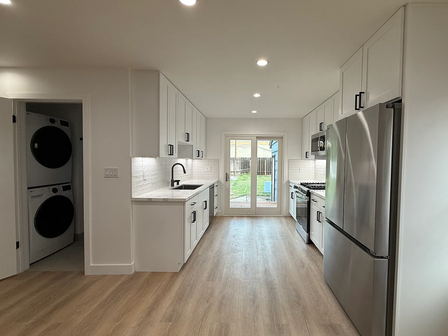2 bed, 840 sqft, $3,490 — Photo 3