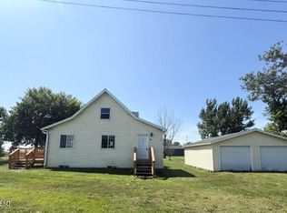 504 Maple St, Henry, SD 57243