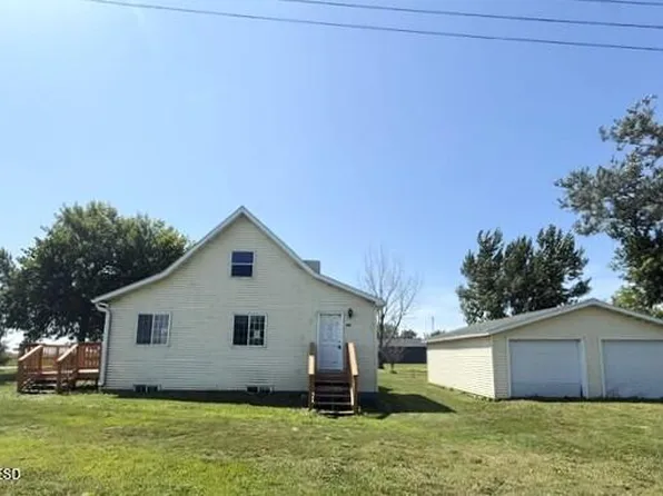 504 Maple St, Henry, SD 57243