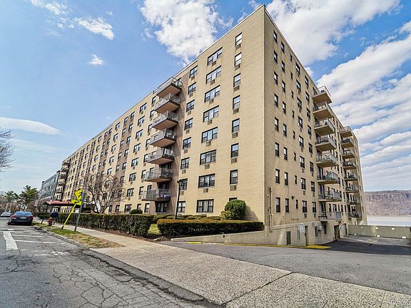 3rd image of 1085 Warburton Avenue #316