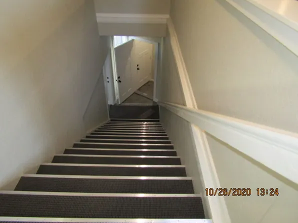 810 N 5th St Unit C, Jacksonville, OR 97530