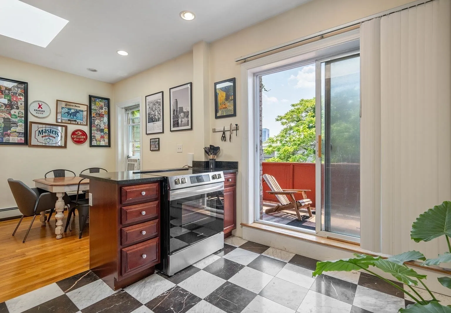 2 bed, 1.0 bath, 800 sqft, $3,500 — Photo 3
