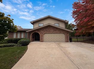 420 Freehauf St, Lemont, IL 60439