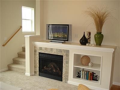 4th image of 331 NE Eaton Ln #158