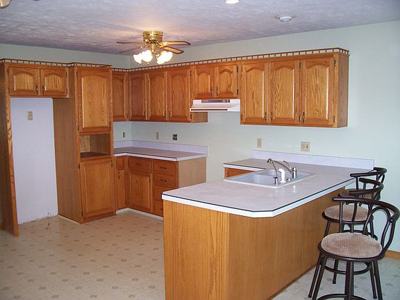 4th image of 711 E 10th St