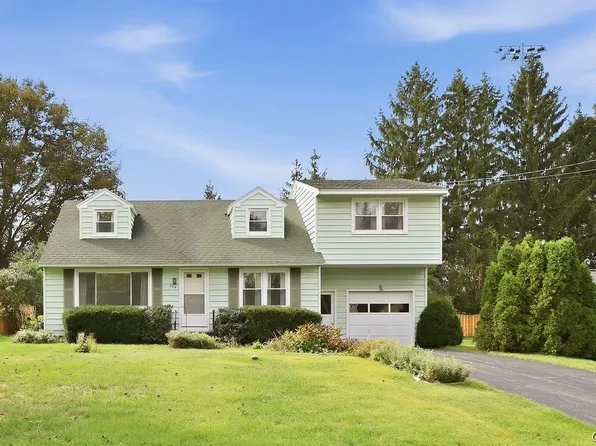 204 Clark Ln, Camillus, NY 13031