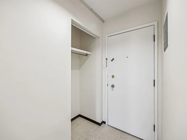 510 58th Ave SW #302 — Photo 5