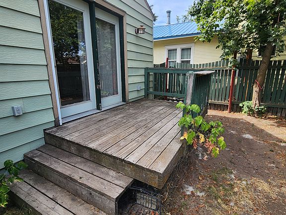 3rd image of 727 Woodford Ave #1/2