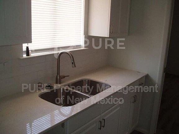 5th image of 6216 Leslie Pl NE