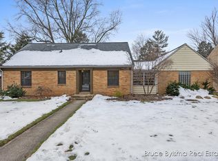 21 Parkview Dr NE, Grand Rapids, MI 49503