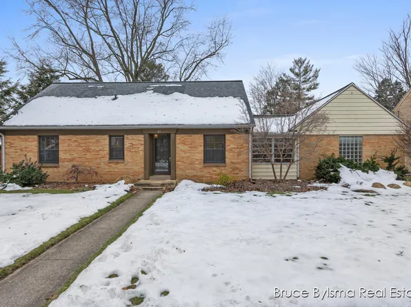21 Parkview Dr NE, Grand Rapids, MI 49503