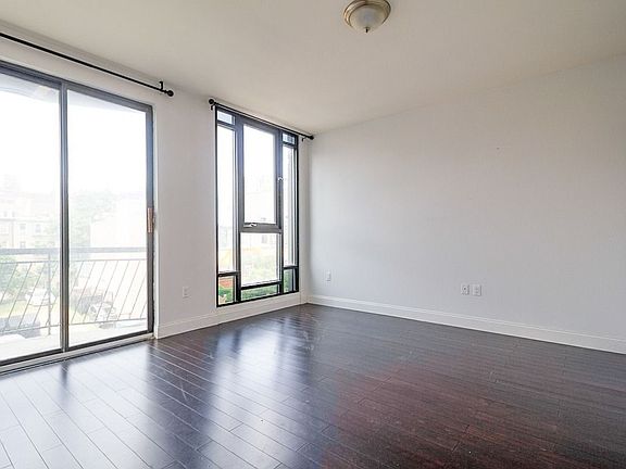 3rd image of 80 Lexington Ave APT 401