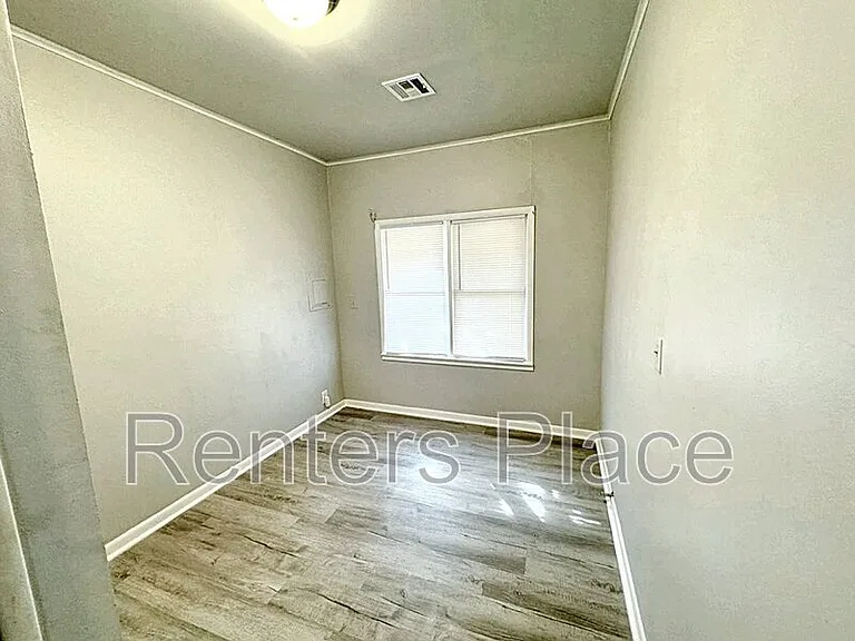 5 S Hickory St — Photo 9