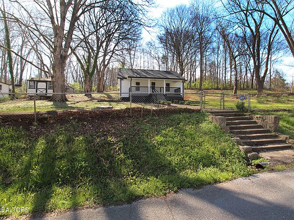 3rd image of 6116 Flint Gap Rd