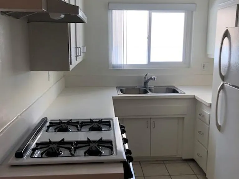 14521 Margate St — Photo 5