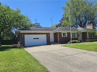 2848 Eastmoreland Dr, Oregon, OH 43616