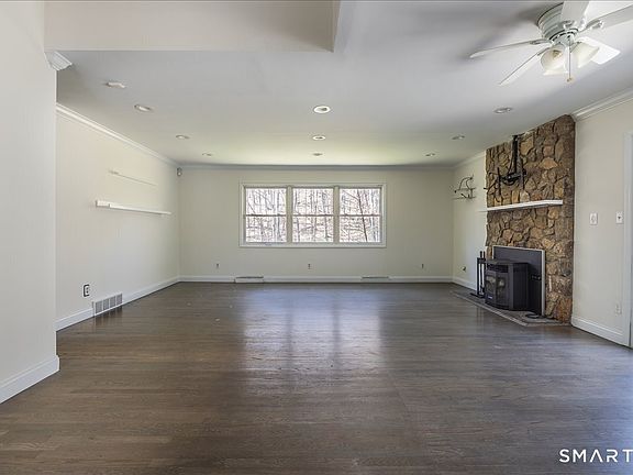 4th image of 370 Quaker Farms Road