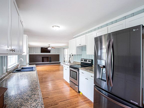 5th image of 410 Carol Dr