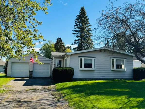 2305 John St, Sault Sainte Marie, MI 49783