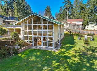 440 Robinwood Dr NE, Bainbridge Island, WA 98110