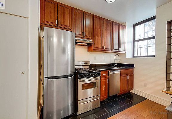 3rd image of 610 W 164th St APT 1E