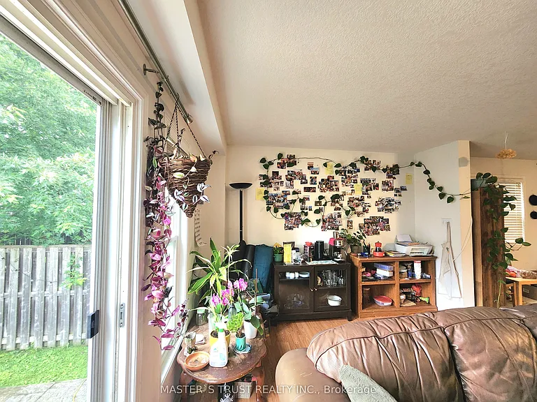 745 Laurelwood Dr — Photo 4