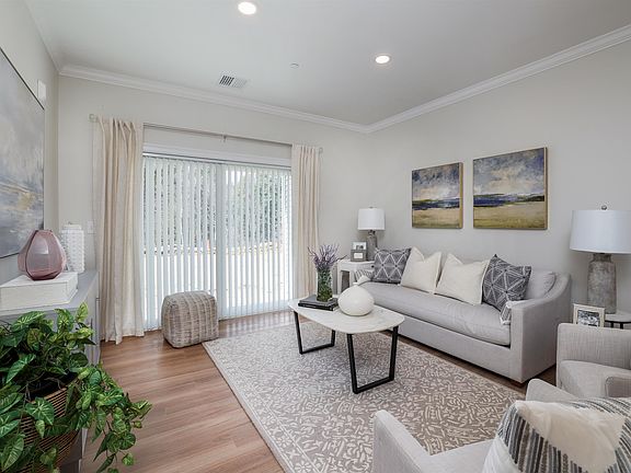 2nd image of 74 Rockingham Rd #207