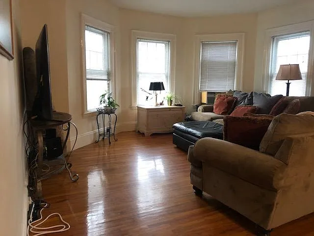 2 bed, 1800 sqft, $3,200 — Photo 4