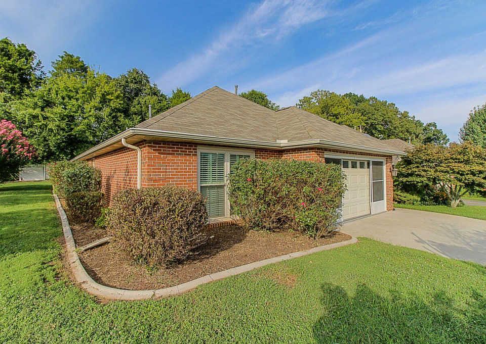 1st image of 450 Creekview Ln