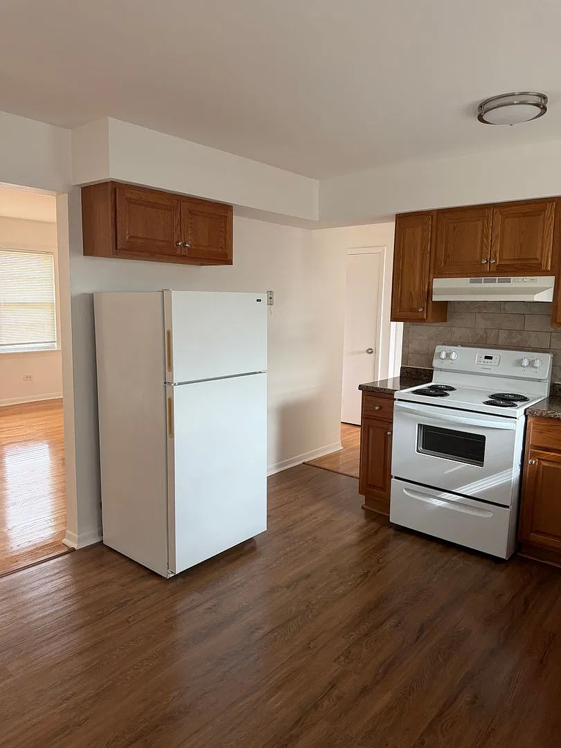 9448 Glenlake LLC — Photo 3