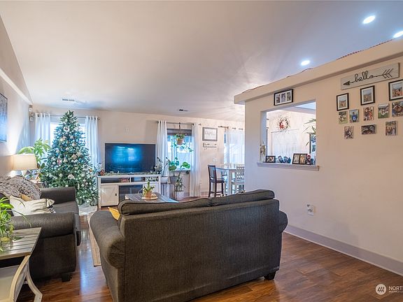 2nd image of 1439 S Husky Drive