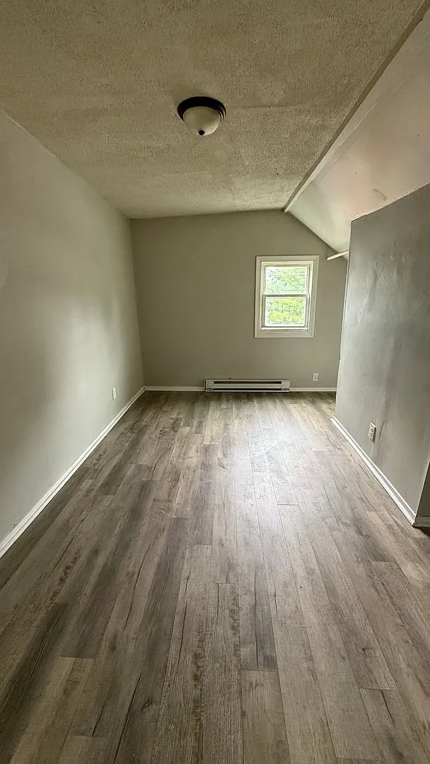 1400 E 5th Street — Photo 1