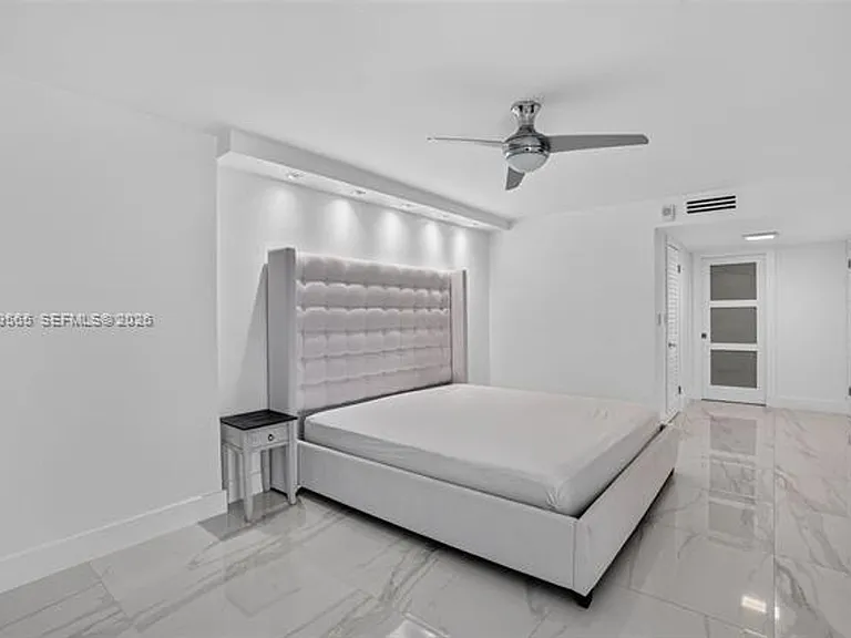 6039 Collins Avenue Cu #1624 — Photo 12
