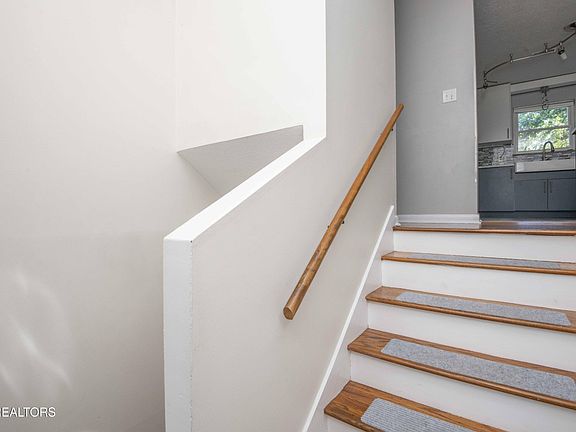5th image of 7512 Luscombe Dr