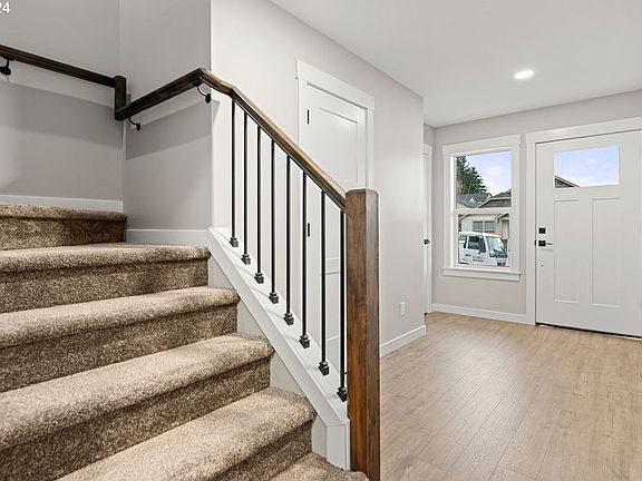 4th image of 2606 NE 51st St