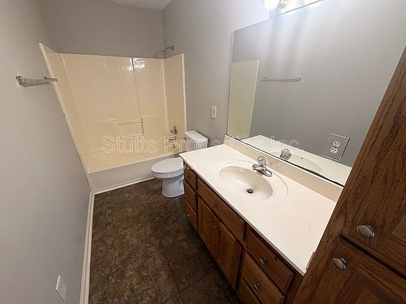 5th image of 406 Jackson Ave APT C