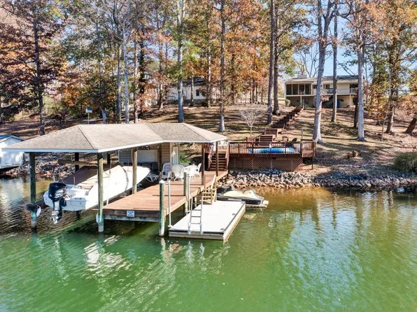 797 Oldfield Rd #797, Moneta, VA 24121