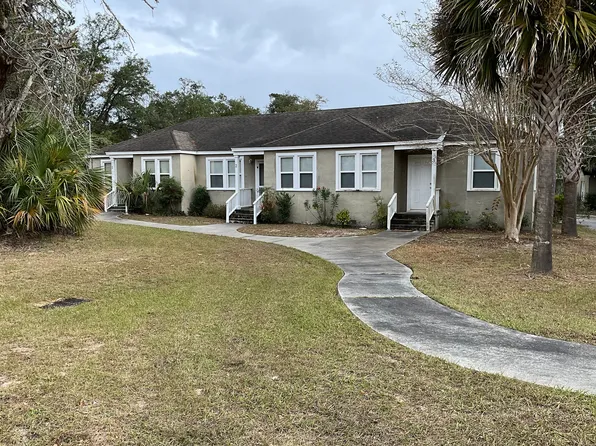 Hampton Apartments, 110 Howell St, Walterboro, SC 29488