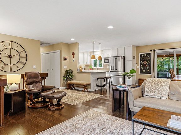 2nd image of 43 LANGDALE Drive