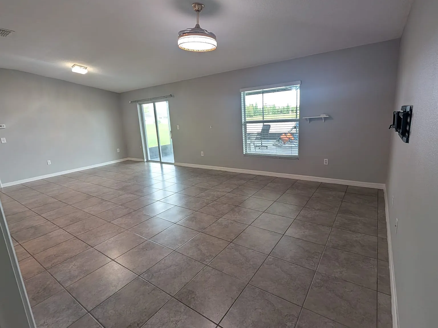 3 bed, 1555 sqft, $2,250 — Photo 3