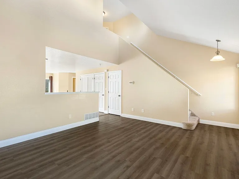 6276 Riverdale Dr — Photo 3