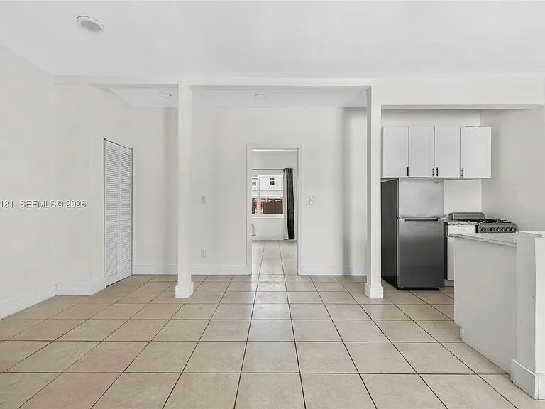 8135 Crespi Blvd #4 — Photo 17