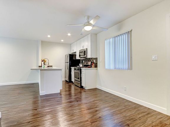 5th image of 14851 Vanowen St #12
