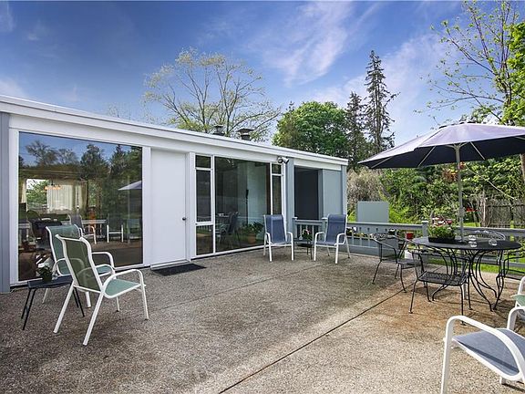 5th image of 94 Croton Ave
