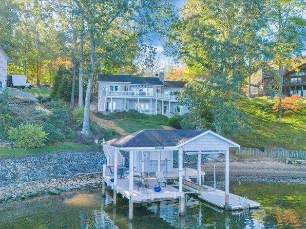 265 Hampton Dr, Union Hall, VA 24176