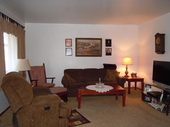 3rd image of 23596 Greenwood Blvd