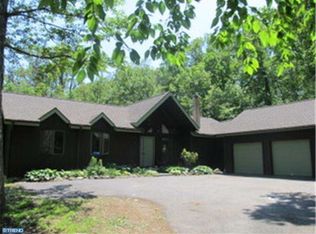 18 Hawthorne Ln, Boyertown, PA 19512